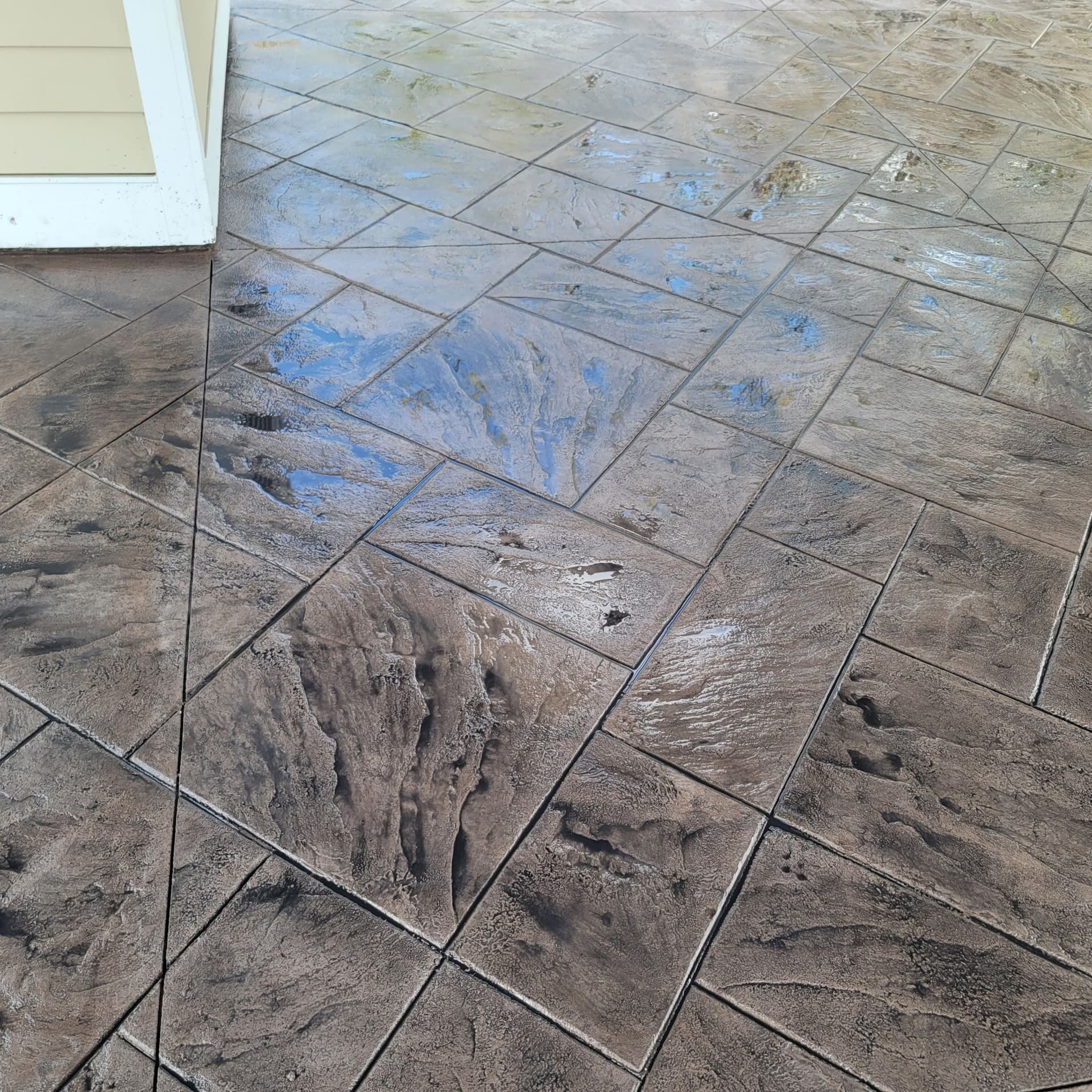 Gallery photos for Stamped Concrete Patio Adds Style to Apartment Building: Image #4