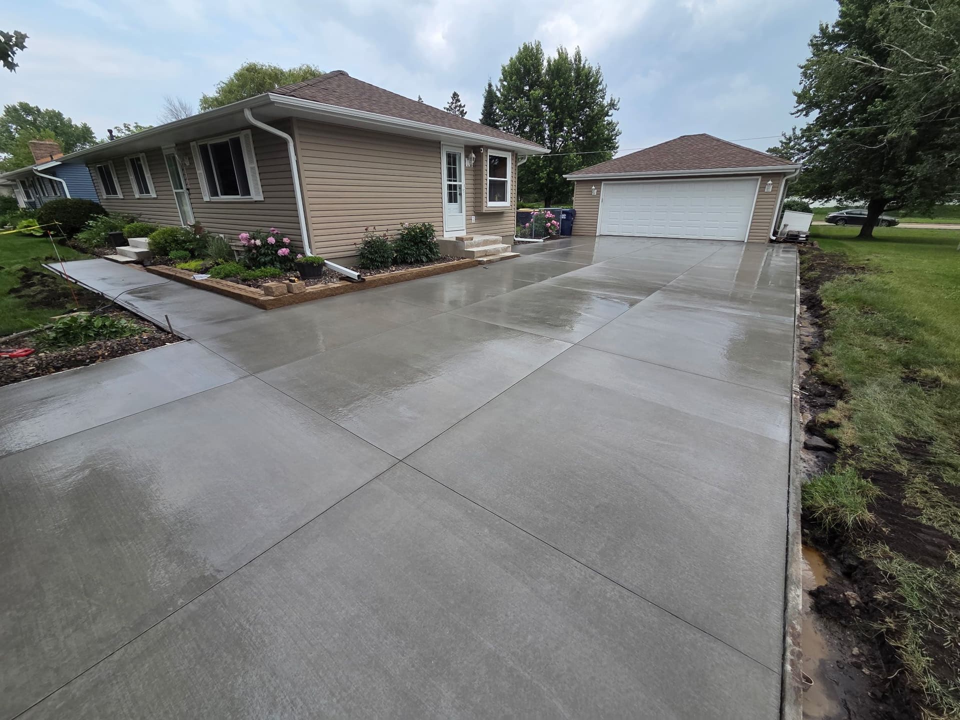 Sleek Concrete Driveway in Farmington MN image